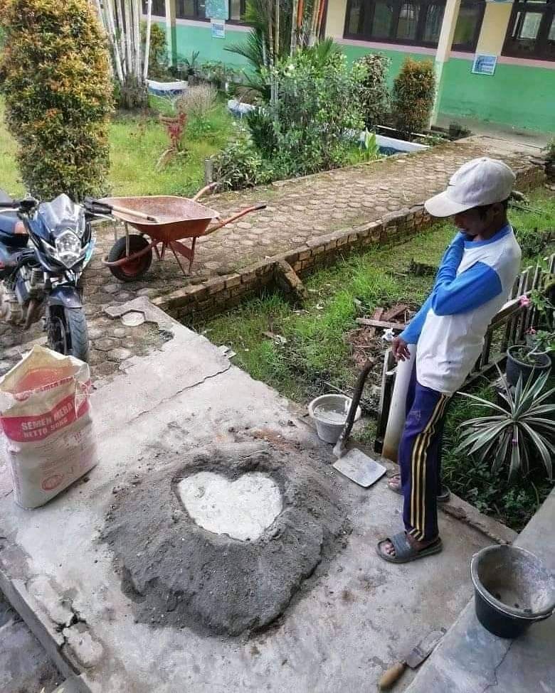 Potret Momen bikin baper saat bekerja ini bikin senyum tipis